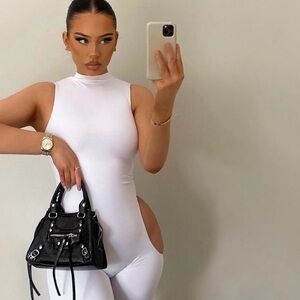 11:11 - WHITE FITTED JUMPSUIT WITH RUCHED BACK AND HIP HOLE DETAILING SIZE S